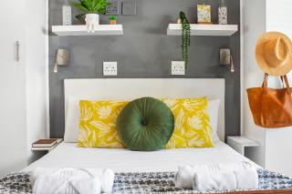 Fairmile Urban Oasis by Host Agents - 1