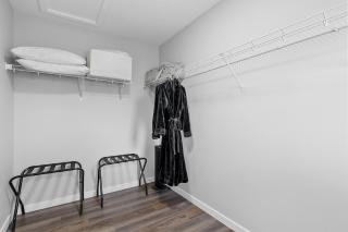 Relax in Comfort, AC, YYC, CrossIron Mills, Banff - 7