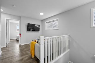 Relax in Comfort, AC, YYC, CrossIron Mills, Banff - 6