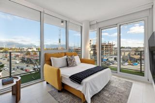 Modern 3BR Condo with Rooftop, Gym and Parking near Skytrain - Vancouver - 0