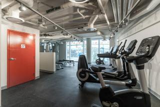 Modern 3BR Condo with Rooftop, Gym and Parking near Skytrain - Vancouver - 2
