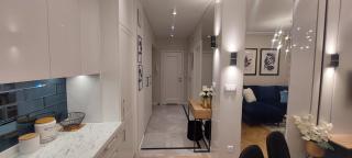 Apartment 20 minutes from Warsaw with Balcony by Noclegi Renters - Ożarów Mazowiecki - 1