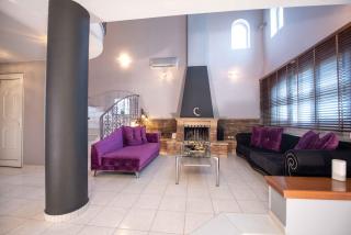 Dana's Luxury Maisonette - 8