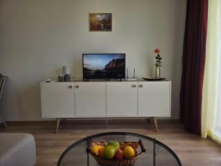 Modern Studio in Shartrez, Shkorpilovsti - 3