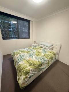 Excellent cbd spot off Hyde park - 3