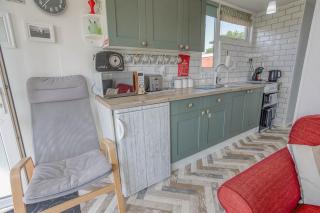 Coastal Glow - Coastal chalet close to beach - Crabpot Cottages Hunstanton - Heacham - 9