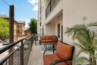 Deluxe 1BR 1BA Pool, Gym, Htub, Pkg - 2