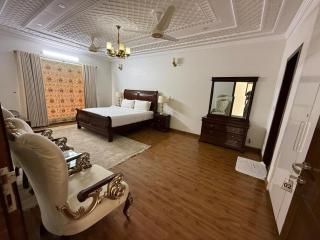 Revere Inn Family Guest House Islamabad - 4