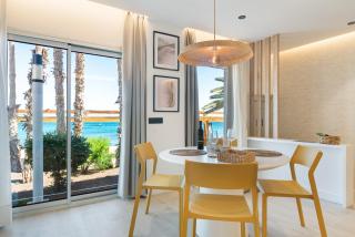 Home2Book Stylish Beachfront Escape - 0