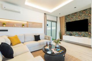 Home2Book Stylish Beachfront Escape - 7