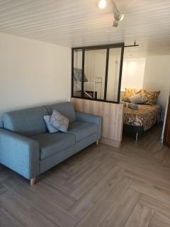 Studio cosy avec alcôve et terrasse - Voglans - 9