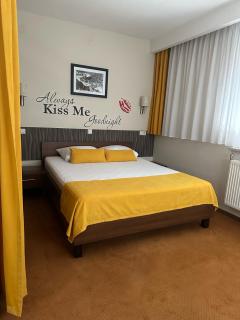 Hotel Oaza - Konjic - 9