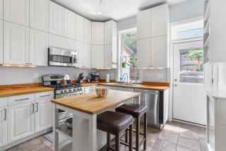Sojourn Lovely Hill Family Home with Backyard near DC Icons - Washington - 7