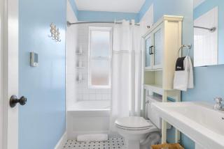 Sojourn Lovely Hill Family Home with Backyard near DC Icons - 5