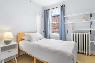 Sojourn Lovely Hill Family Home with Backyard near DC Icons - Washington - 4