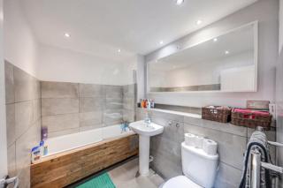 London Suburb Home with great connections - Dartford - 5