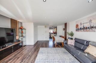 London Suburb Home Sleeps 7 - Great Connections - 1