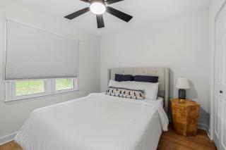 Comforting Lakeside Retreat - Macon - 5