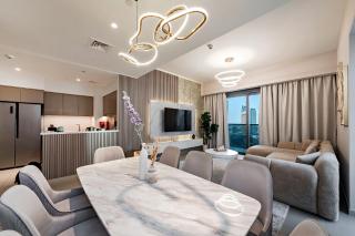 Burj View Stylish 3BR with Maids Room in Act One Tower Downtown - 8