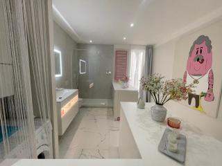 "Rose" Atypique, clim, coeur du Quartier Haut - 2