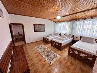 Zholi Guest House - Gjirokastër - 9