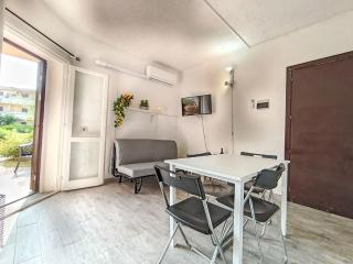 Apartment Iris 7- Terza Spiaggia by Interhome - Golfo Aranci - 3
