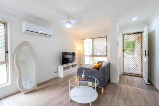 Simple and Comfy Family Home between BNE and Ipswich - 0