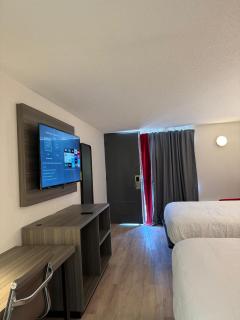 Travelodge by Wyndham Lumberton - 3