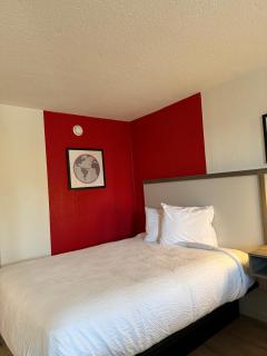 Travelodge by Wyndham Lumberton - 2