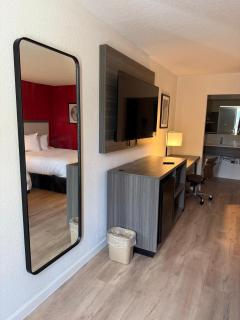 Travelodge by Wyndham Lumberton - 1