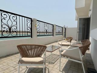 Beach Front 03 bedroom villa plus maid room - Al Ḩamrīyah - 1