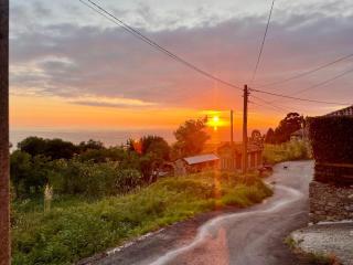 Tiny house with sunset over the ocean - Oia - 1