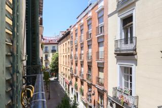 Apartamento de 1 dormitorio con balcón en el corazón de Madrid Temporal CER82º2 - 2