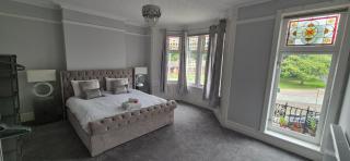 4 Bed Home with Full Amenities in Cardiff - Cardiff - 0