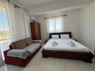 3rd Floor Mali i Robit Apartments - Golem - 1