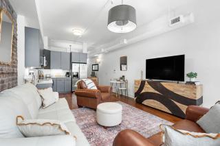 Lush Savannah Loft - Near Plant Riverside District - 6