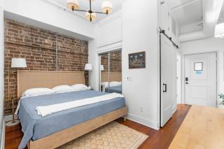 Lush Savannah Loft - Near Plant Riverside District - 8