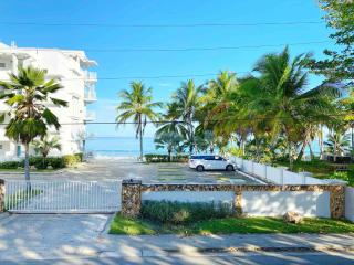 Spacious Two-Bedroom Getaway with Balcony by the Beach - Rincon - 8