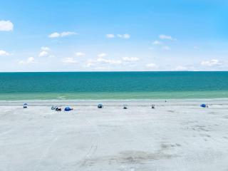 Oceanfront Views Balcony Sunsets Bikes Included - 2