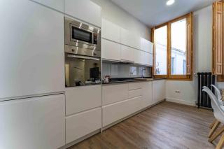 DD -Luxury Apartment 6 Bedroom in Downtown by TuriVida A - 8
