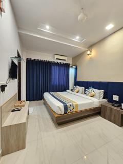 The Sky Comfort Hotel Brahm Sambandh - 4