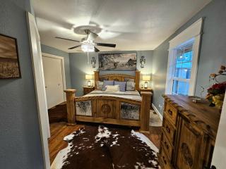 Historic Farmhouse - Tranquil Nature Escape - Hondo - 8