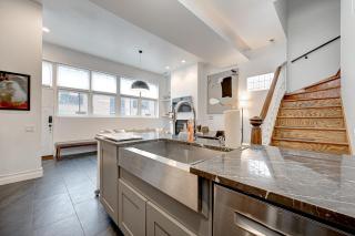 Large Condo with Outdoor Deck in Historic Chicago District home - Chicago - 6