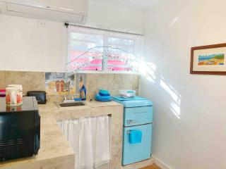 Charming Studio by Sandy Beach - Affordable & Private - 7