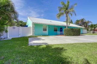 Private Pool and Backyard Villa in North Palm Beach - 4