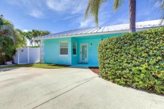 Private Pool and Backyard Villa in North Palm Beach - 2