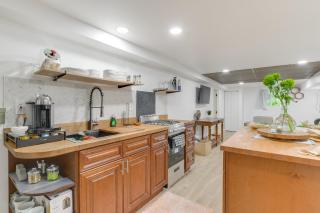 2 Mi to Logan Square Pet-Friendly Urban Oasis! - 3