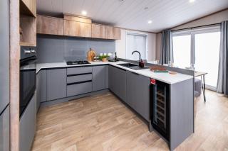 Hot Tub Lodge, Victory Liberte 104 - St Andrews - 6