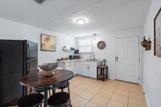 Beachside Cabana Walk to Beach Dog Friendly - 2