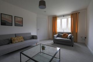 The Haven – Modern 4-Bed Home with Garden - 5